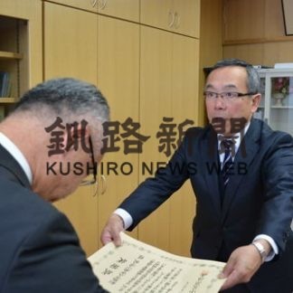 租税教育これからも　中央小に税務署長表彰(2019-11-23)