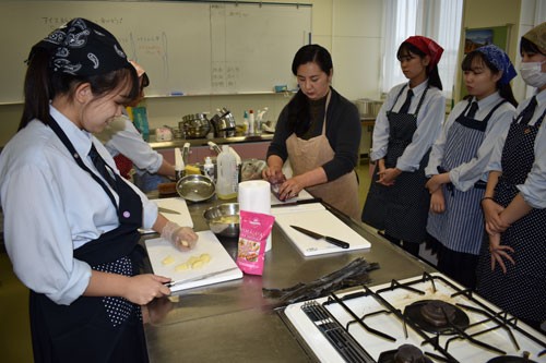 明輝高校 アイヌ民族調理実習(2019-11-19)