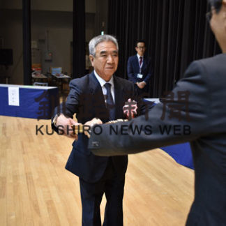 市スポーツ賞の授賞式　千葉さんに贈呈(2019-10-21)