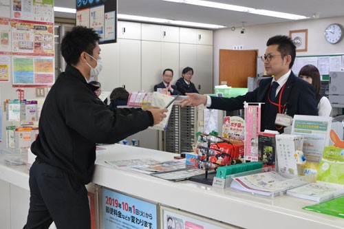 南大通郵便局で 強盗対策模擬訓練(2019-11-23)