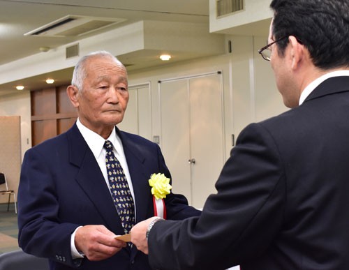 長年の活動たたえ 村上さん表彰(2019-11-13)