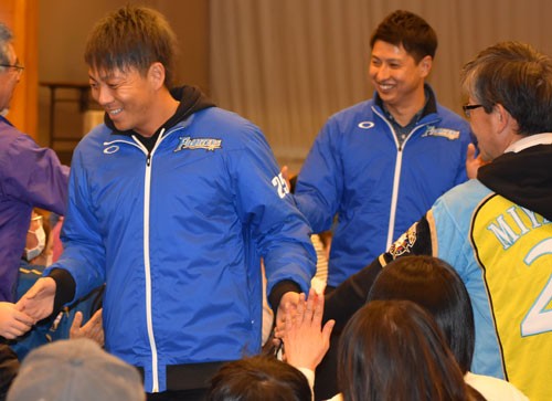 応援大使 宮西尚生選手と村田透選手が来町(2019-11-21)