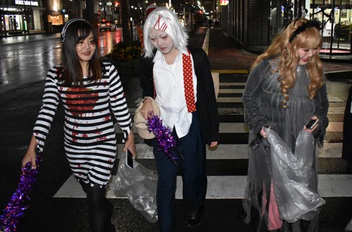 仮装を楽しみ 末広ごみ拾い(2019-10-27)