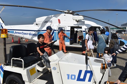 特殊車両体験に笑顔 そらフェス(2019-09-30)