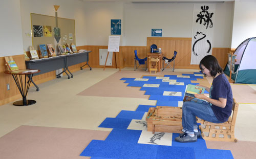 浜中の自然に関心を 企画展「おそととえほんとキャンプごっこ」(2019-09-26)