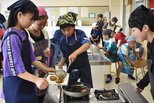 シカ肉おいしく活用 芦野小(2019-09-28)