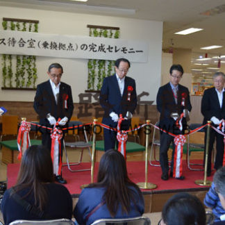 乗り換え拠点にバス待合所(2019-09-29)