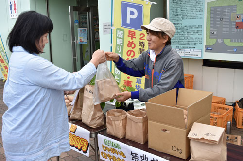 恋問館で直売会 もりもりふぁーむ (2019-09-25)