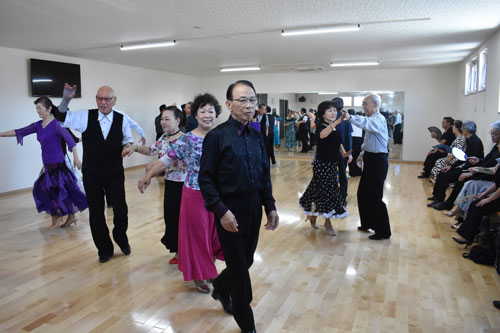 社交ダンスを楽しもう 「ぱらだいすホール」オープン(2019-09-29)