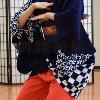 あでやかな着物姿　日本舞踊を披露　花柳孔世衛教授ら(2019-09-17)