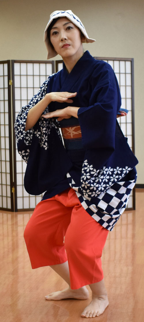 あでやかな着物姿 日本舞踊を披露 花柳孔世衛教授ら(2019-09-17)