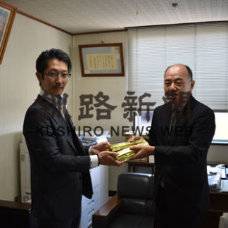 高齢者福祉施設に　本社が煎茶を贈呈(2019-09-20)