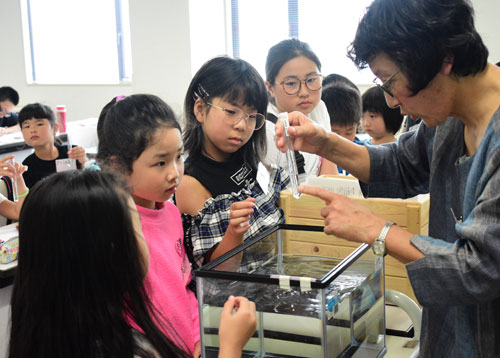 子供たち水の不思議を学ぶ わくわく科学教室(2019-09-18)