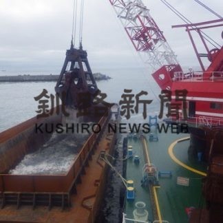 利便性向上へ工事着々　釧路港(2019-09-30)