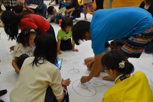 子供たちに読み聞かせ 絵本作家のぶみさん講演会(2019-09-30)