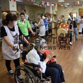 多彩な屋台が並ぶ　昭和啓生園(2019-08-28)