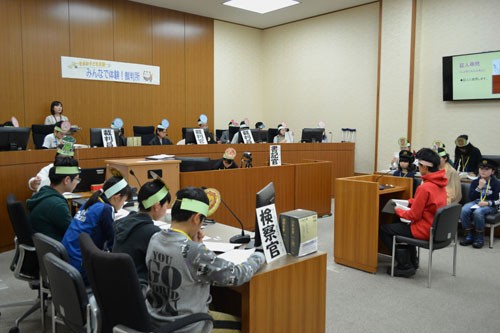釧路で児童、保護者ら模擬裁判体験(2020-01-11)