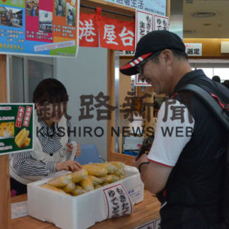 釧路空港で産直感謝市(2019-08-21)