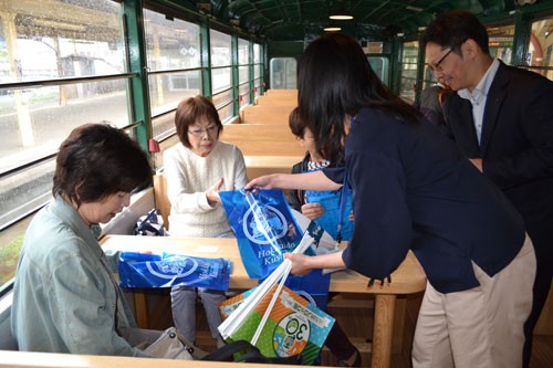 ノロッコ号乗客に記念品(2019-08-31)