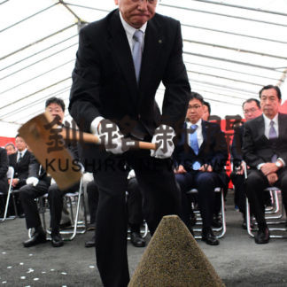 道内初　人工地盤と事務所を併設(2019-08-24)