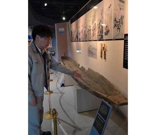 アイヌ民族の丸木舟 貸与展示(2019-08-31)