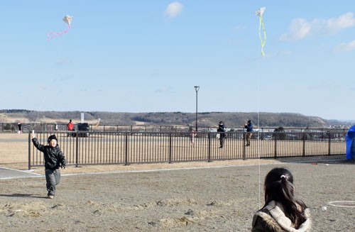 庶路学園と同好会、元気にたこ揚げ(2020-01-05)