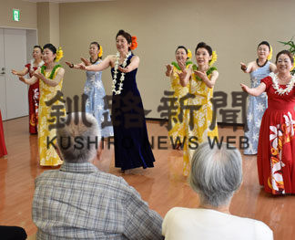 フラダンスで　南国ムード　はまなす芦野館(2019-08-27)