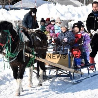 中標津第２ひかり幼稚園で乗馬と馬そり体験(2020-02-14)