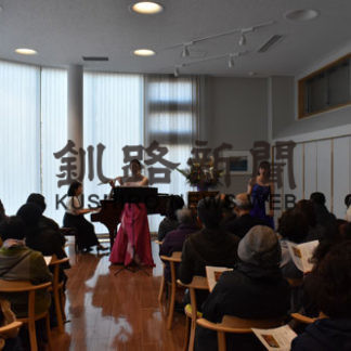 秋の歌観客も輪唱　コンサート楽しむ　アネックスホールみその　(2019-11-18)