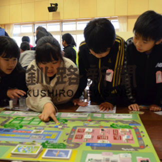 ゲームで環境問題学ぶ トヨタが中央小で授業(2019-11-18)