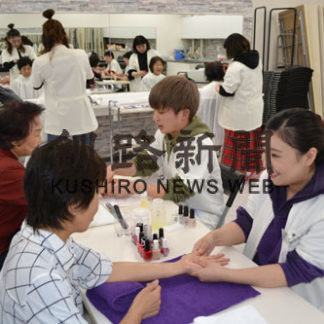 地域住民と交流　おしゃれサロン開催(2019-05-10)