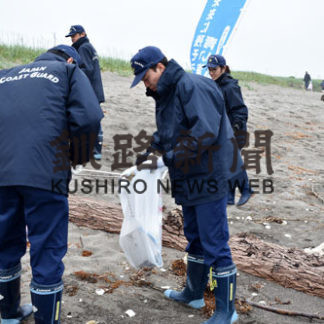 恋問海岸プラごみ一掃 １管航空基地が清掃活動(2019-06-11)