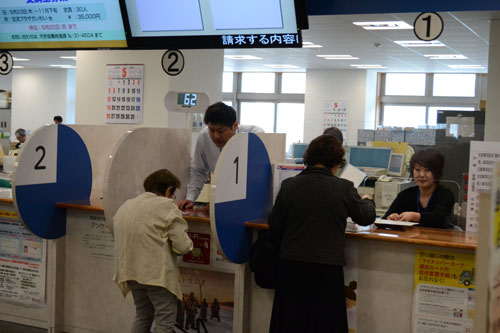 連休中に一部開庁 職員ら窓口対応 釧路市役所(2019-05-05)