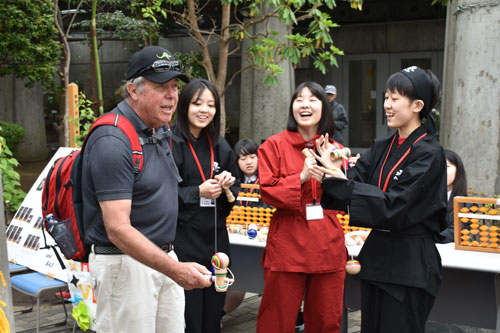 初クルーズ船寄港 市民有志おもてなし (2019-05-16)_1