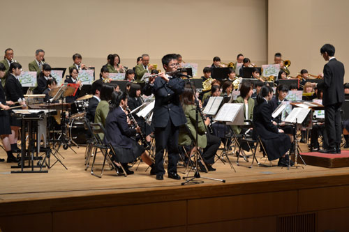 演奏者の奏でる音色に聞き入る はるのジョイントコンサート(2019-05-03)