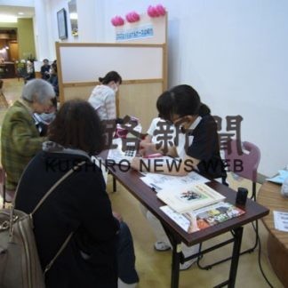 高齢者転倒防止体験イベント　看護週間(2019-05-11)