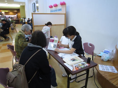 高齢者転倒防止体験イベント 看護週間(2019-05-11)