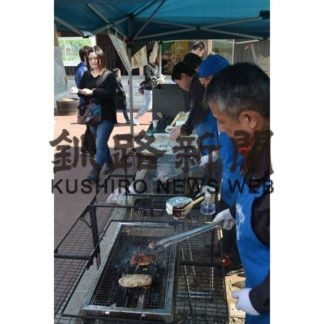 阿寒ポーク人気　道の駅にぎわう(2019-05-04)