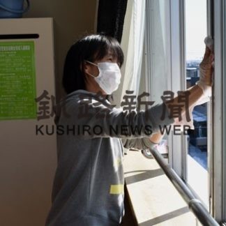 鳥取小で全職員が校舎内消毒(2020-03-03)