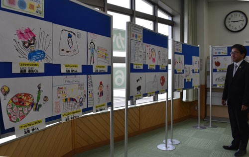 標茶支店60周年 園児の絵画展示 大地みらい信金(2019-05-22)