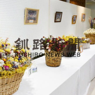自宅の花で作ったドライフラワー　渡辺さん作品展(2020-06-14)
