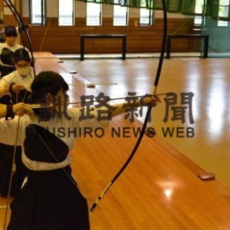 一矢一矢に精神集中 弓道(2020-09-08)