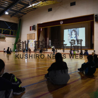 青葉小学校で「２分の１成人式」(2020-12-15)