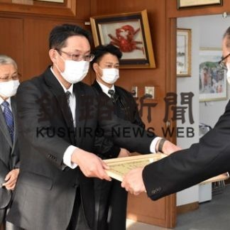 コロナ対策、善意の輪　根室市が４団体に感謝状_1(2021-01-06)