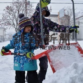 釧根降雪 生活に影響　交通機関運休相次ぐ(2021-01-08)