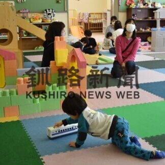 おもちゃライブラリー新年初日　親子ら笑顔(2021-01-14)