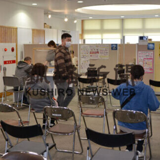 マイナンバーカード土曜交付、申請者で混雑も(2021-04-25)