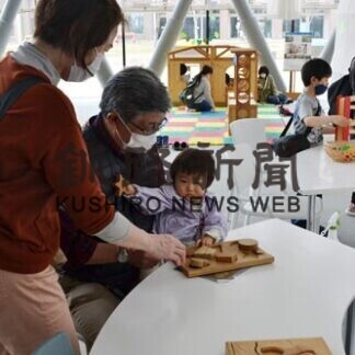遊学館で木木ひろば、子供たち木に触れる(2021-04-30)