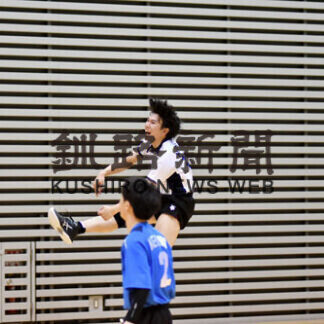 高体連バレーボール　根室、釧湖陵など４強　女子は釧商、釧湖陵決勝Ｌへ(2021-05-30)