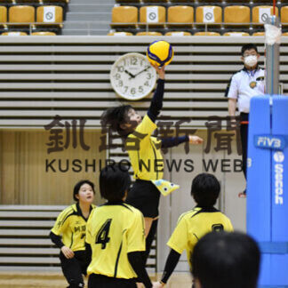 高体連バレーボール　根室、釧湖陵など４強　女子は釧商、釧湖陵決勝Ｌへ_1(2021-05-30)